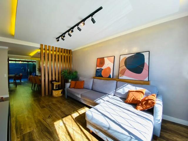 Casa / Sobrado em Condomínio para Venda em Joinville/SC Anita Garibaldi 3 Quartos