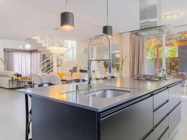 Casa / Sobrado em Condomínio para Venda em Joinville/SC Floresta 3 Quartos