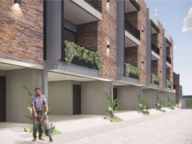 Casa / Sobrado em Condomínio para Venda em Joinville/SC Glória 3 Quartos