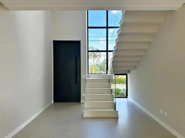 Casa / Sobrado em Condomínio para Venda em Joinville/SC Vila Nova 4 Quartos