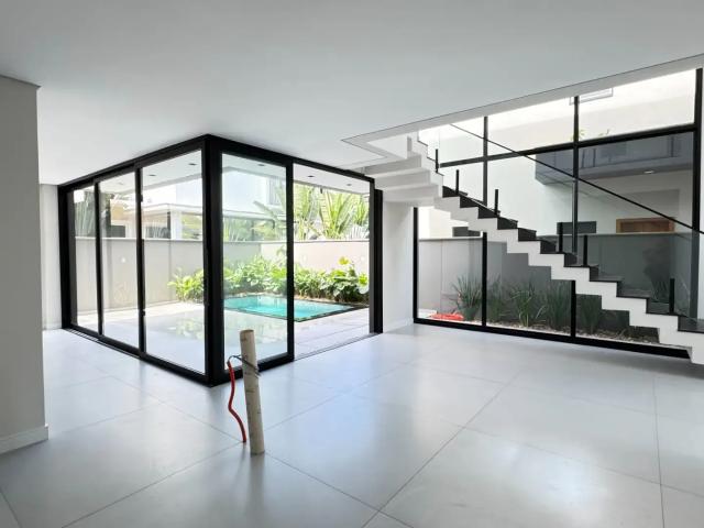 Casa / Sobrado em Condomínio para Venda em Joinville/SC Vila Nova 3 Quartos