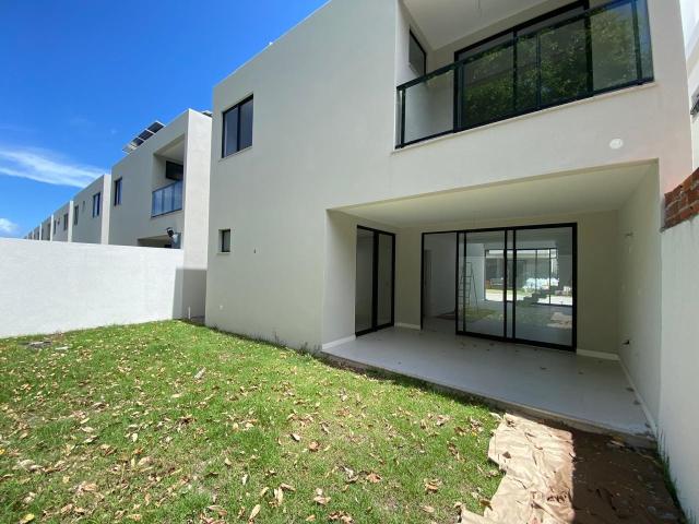 Casa / Sobrado em Condomínio para Venda em Lauro de Freitas/BA Vilas do Atlantico 4 Quartos
