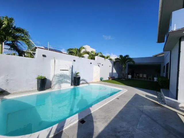 Casa / Sobrado em Condomínio para Venda em Lauro de Freitas/BA Vilas do Atlantico 4 Quartos