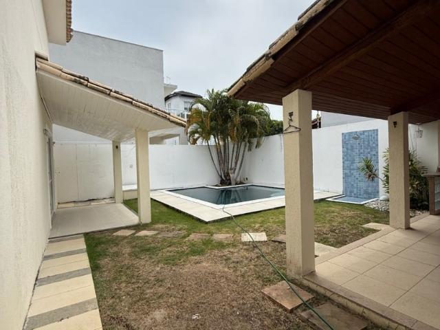 Casa / Sobrado em Condomínio para Venda em Lauro de Freitas/BA Vilas do Atlantico 5 Quartos