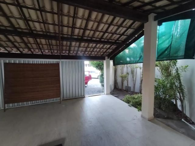 Casa / Sobrado em Condomínio para Venda em Lauro de Freitas/BA Vilas do Atlantico 5 Quartos