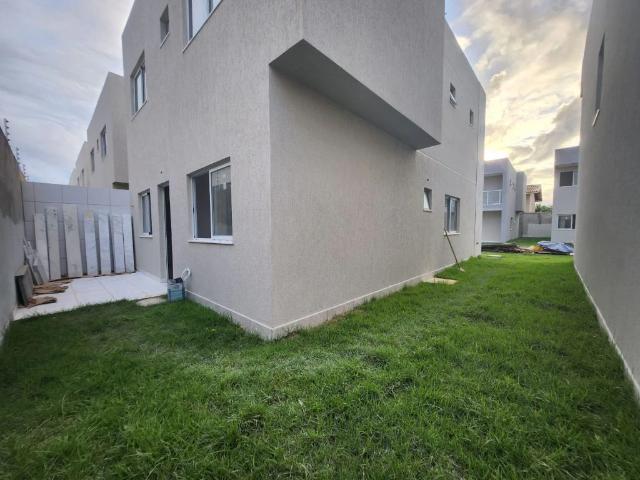 Casa / Sobrado em Condomínio para Venda em Lauro de Freitas/BA Buraquinho 4 Quartos