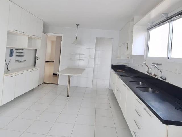 Casa / Sobrado em Condomínio para Venda em Lauro de Freitas/BA Buraquinho 4 Quartos