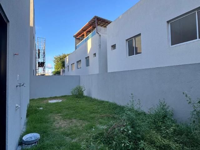 Casa / Sobrado em Condomínio para Venda em Lauro de Freitas/BA Buraquinho 4 Quartos