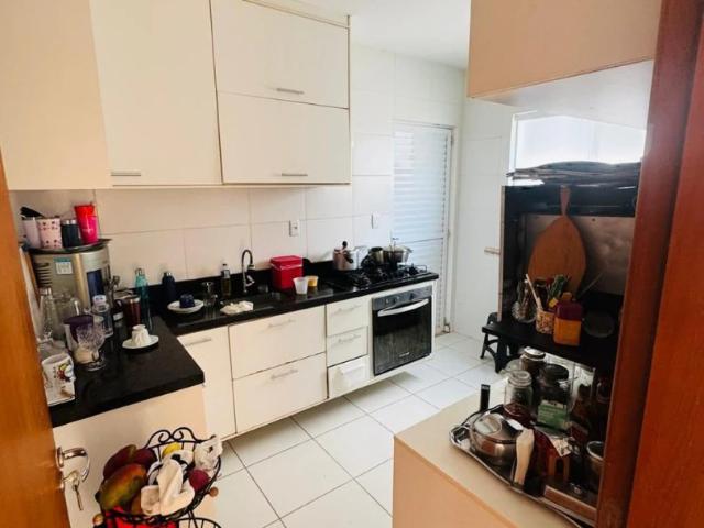 Casa / Sobrado em Condomínio para Venda em Lauro de Freitas/BA Buraquinho 4 Quartos