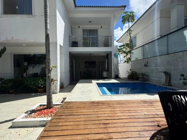 Casa / Sobrado em Condomínio para Venda em Lauro de Freitas/BA Buraquinho 5 Quartos
