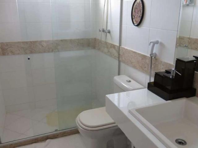 Casa / Sobrado em Condomínio para Venda em Lauro de Freitas/BA Buraquinho 5 Quartos