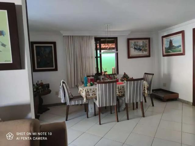 Casa / Sobrado em Condomínio para Venda em Lauro de Freitas/BA Buraquinho 5 Quartos