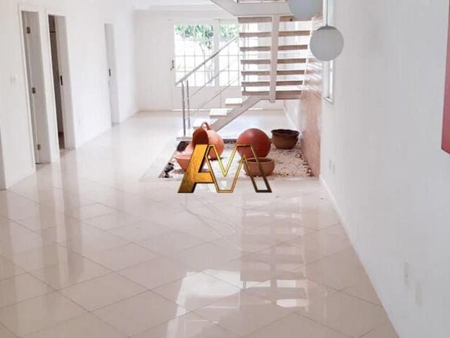 Casa / Sobrado em Condomínio para Venda em Lauro de Freitas/BA Buraquinho 5 Quartos