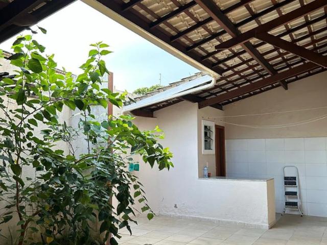Casa / Sobrado em Condomínio para Venda em Lauro de Freitas/BA Buraquinho 5 Quartos
