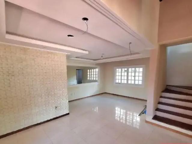 Casa / Sobrado em Condomínio para Venda em Lauro de Freitas/BA Centro 5 Quartos