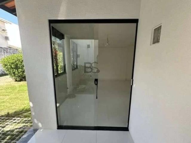 Casa / Sobrado em Condomínio para Venda em Lauro de Freitas/BA Pitangueiras 3 Quartos