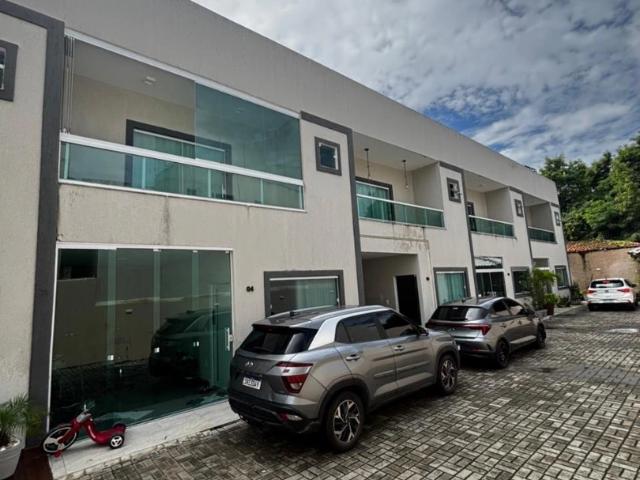 Casa / Sobrado em Condomínio para Venda em Lauro de Freitas/BA Pitangueiras 4 Quartos