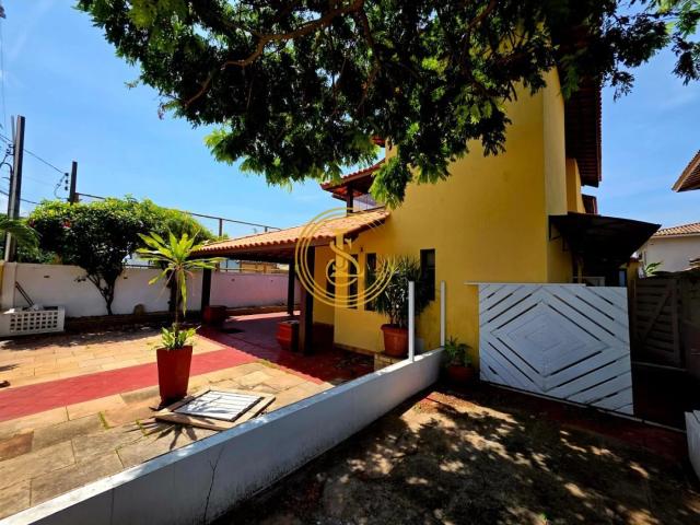 Casa / Sobrado em Condomínio para Venda em Lauro de Freitas/BA Pitangueiras 5 Quartos
