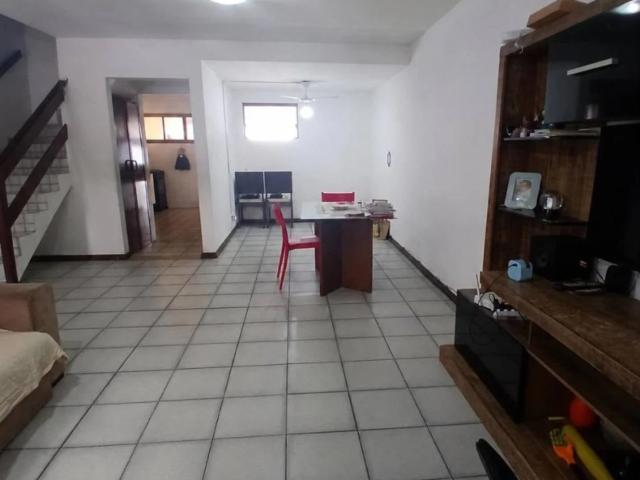 Casa / Sobrado em Condomínio para Venda em Lauro de Freitas/BA Portão 3 Quartos
