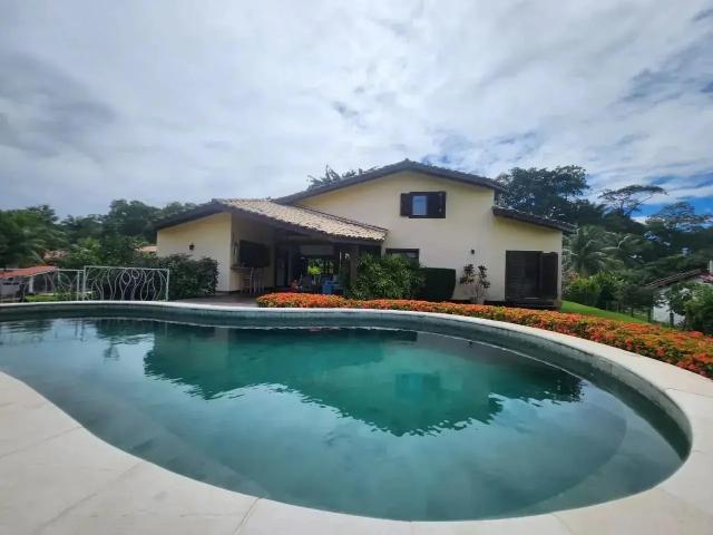 Casa / Sobrado em Condomínio para Venda em Lauro de Freitas/BA Portão 4 Quartos
