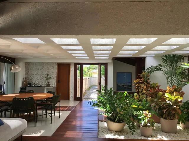 Casa / Sobrado em Condomínio para Venda em Lauro de Freitas/BA Portão 5 Quartos