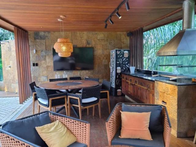 Casa / Sobrado em Condomínio para Venda em Lauro de Freitas/BA Portão 5 Quartos