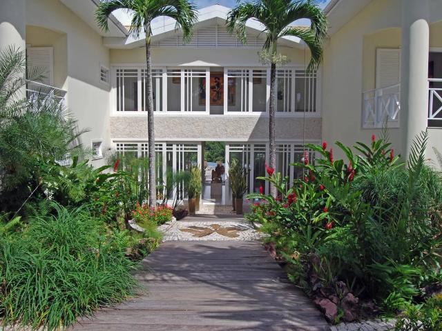 Casa / Sobrado em Condomínio para Venda em Lauro de Freitas/BA Portão 5 Quartos