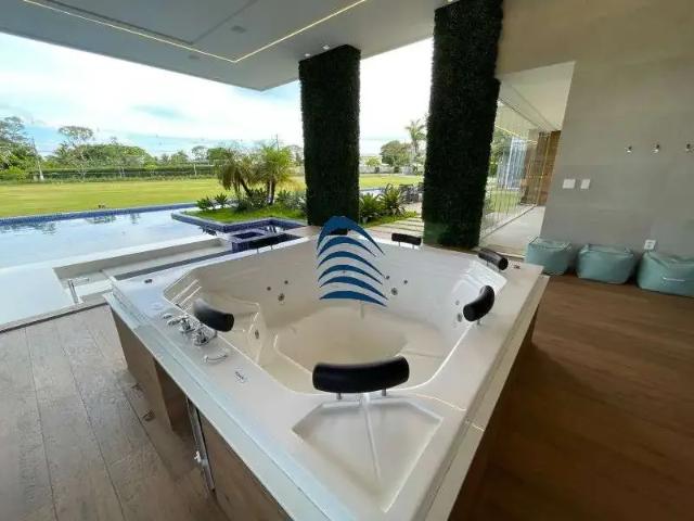 Casa / Sobrado em Condomínio para Venda em Lauro de Freitas/BA Portão 5 Quartos