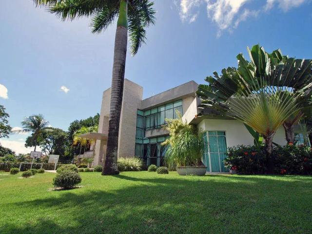 Casa / Sobrado em Condomínio para Venda em Lauro de Freitas/BA Portão 6 Quartos
