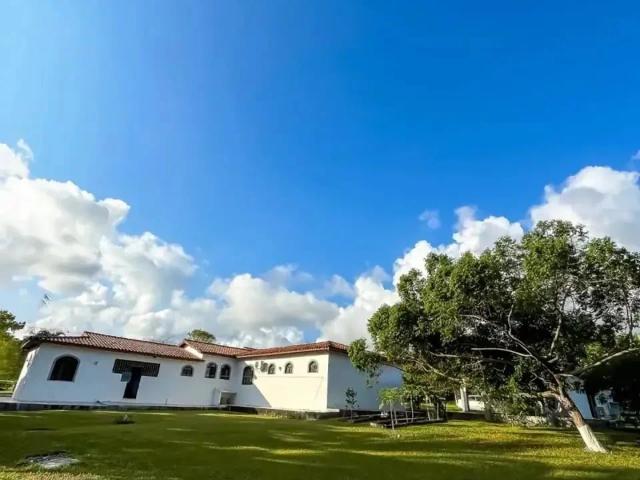 Casa / Sobrado em Condomínio para Venda em Lauro de Freitas/BA Portão 6 Quartos