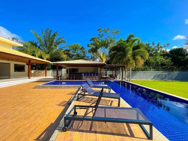 Casa / Sobrado em Condomínio para Venda em Lauro de Freitas/BA Portão 6 Quartos