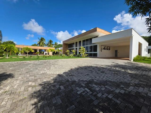 Casa / Sobrado em Condomínio para Venda em Lauro de Freitas/BA Portão 6 Quartos