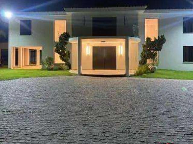 Casa / Sobrado em Condomínio para Venda em Lauro de Freitas/BA Portão 6 Quartos