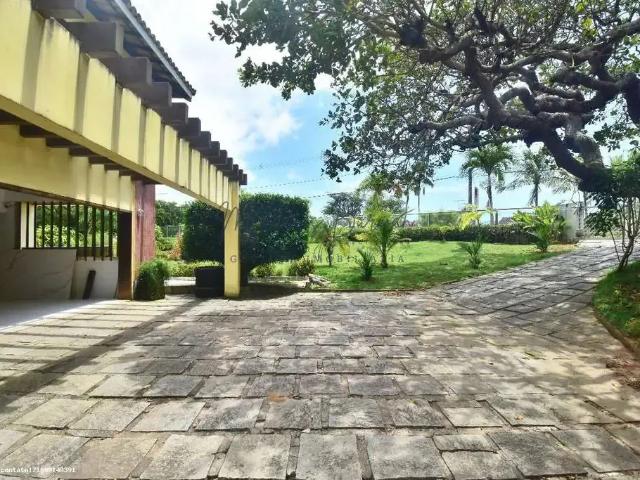 Casa / Sobrado em Condomínio para Venda em Lauro de Freitas/BA Portão 6 Quartos