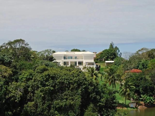 Casa / Sobrado em Condomínio para Venda em Lauro de Freitas/BA Portão 8 Quartos