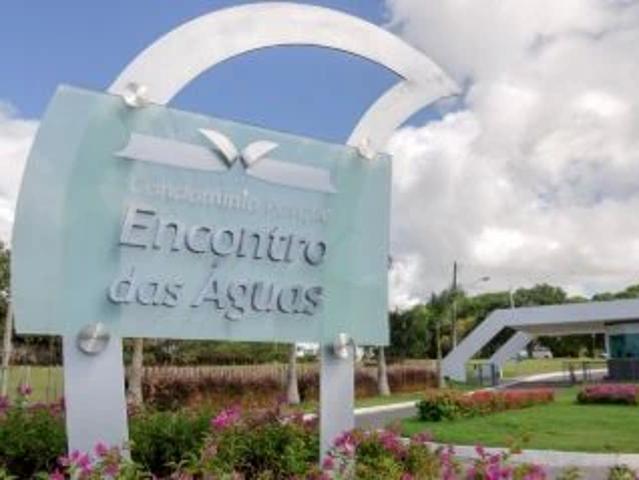 Casa / Sobrado em Condomínio para Venda em Lauro de Freitas/BA Portão 8 Quartos