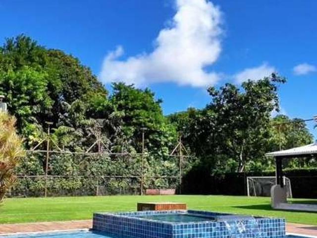 Casa / Sobrado em Condomínio para Venda em Lauro de Freitas/BA Portão 7 Quartos
