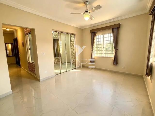 Casa / Sobrado em Condomínio para Venda em Londrina/PR Bandeirantes 3 Quartos