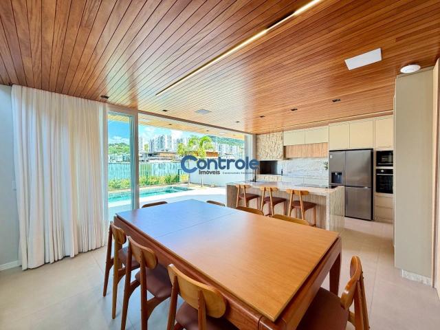 Casa / Sobrado em Condomínio para Venda em Palhoça/SC Pedra Branca 3 Quartos