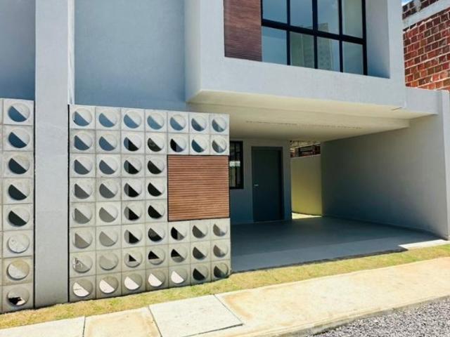 Casa / Sobrado em Condomínio para Venda em Parnamirim/RN Nova Parnamirim 3 Quartos