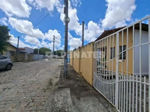 Casa / Sobrado em Condomínio para Venda em Parnamirim/RN Parque de Exposições 3 Quartos