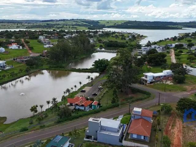Casa / Sobrado em Condomínio para Venda em Paranapanema/SP Terras de Jurumirim 3 Quartos