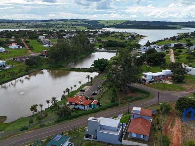 Casa / Sobrado em Condomínio para Venda em Paranapanema/SP Terras de Jurumirim 3 Quartos