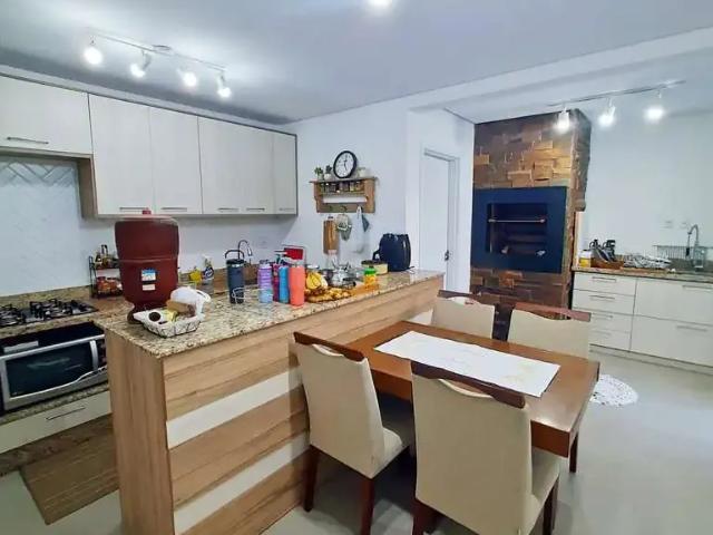 Casa / Sobrado em Condomínio para Venda em Pelotas/RS Areal 3 Quartos