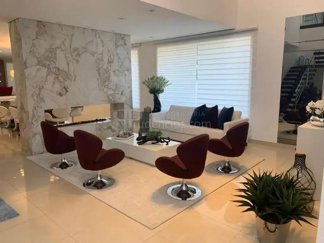 Casa / Sobrado em Condomínio para Venda em Pinhais/PR Alphaville Graciosa 4 Quartos
