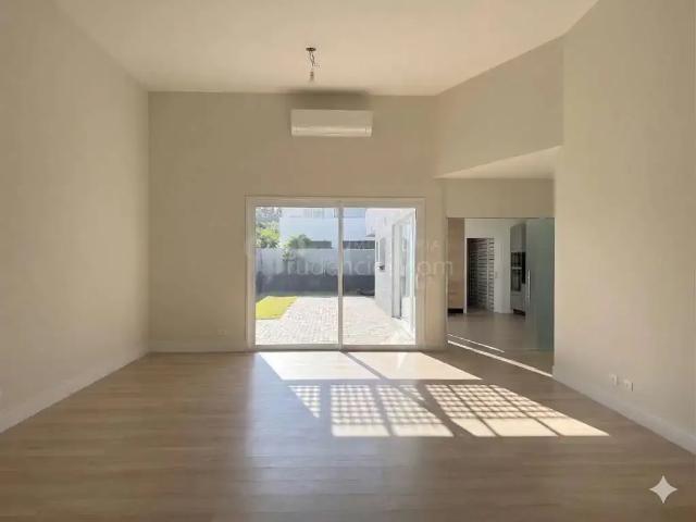 Casa / Sobrado em Condomínio para Venda em Pinhais/PR Alphaville Graciosa 4 Quartos