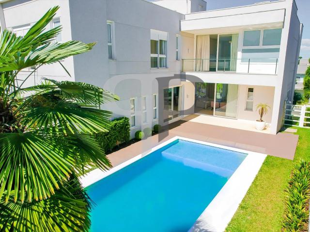 Casa / Sobrado em Condomínio para Venda em Pinhais/PR Alphaville Graciosa 4 Quartos