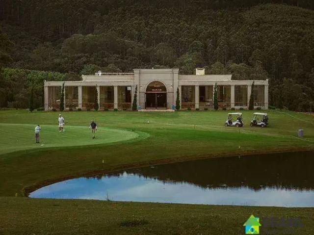 Casa / Sobrado em Condomínio para Venda em Poços de Caldas/MG Serras Altas Golf Estate 3 Quartos