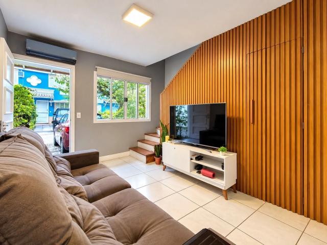 Casa / Sobrado em Condomínio para Venda em Porto Alegre/RS Humaitá 2 Quartos