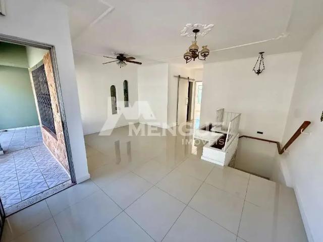 Casa / Sobrado em Condomínio para Venda em Porto Alegre/RS Jardim Floresta 4 Quartos